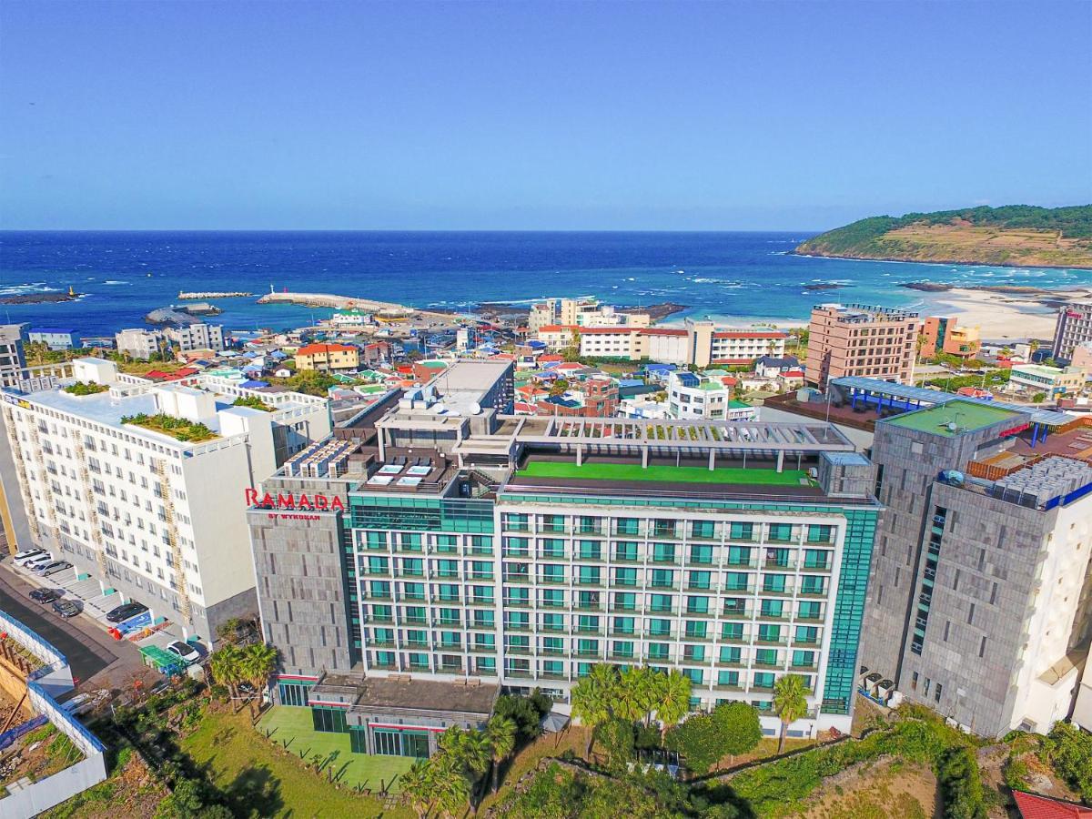 Ramada By Wyndham Jeju Hamdeok Hotel Exterior photo
