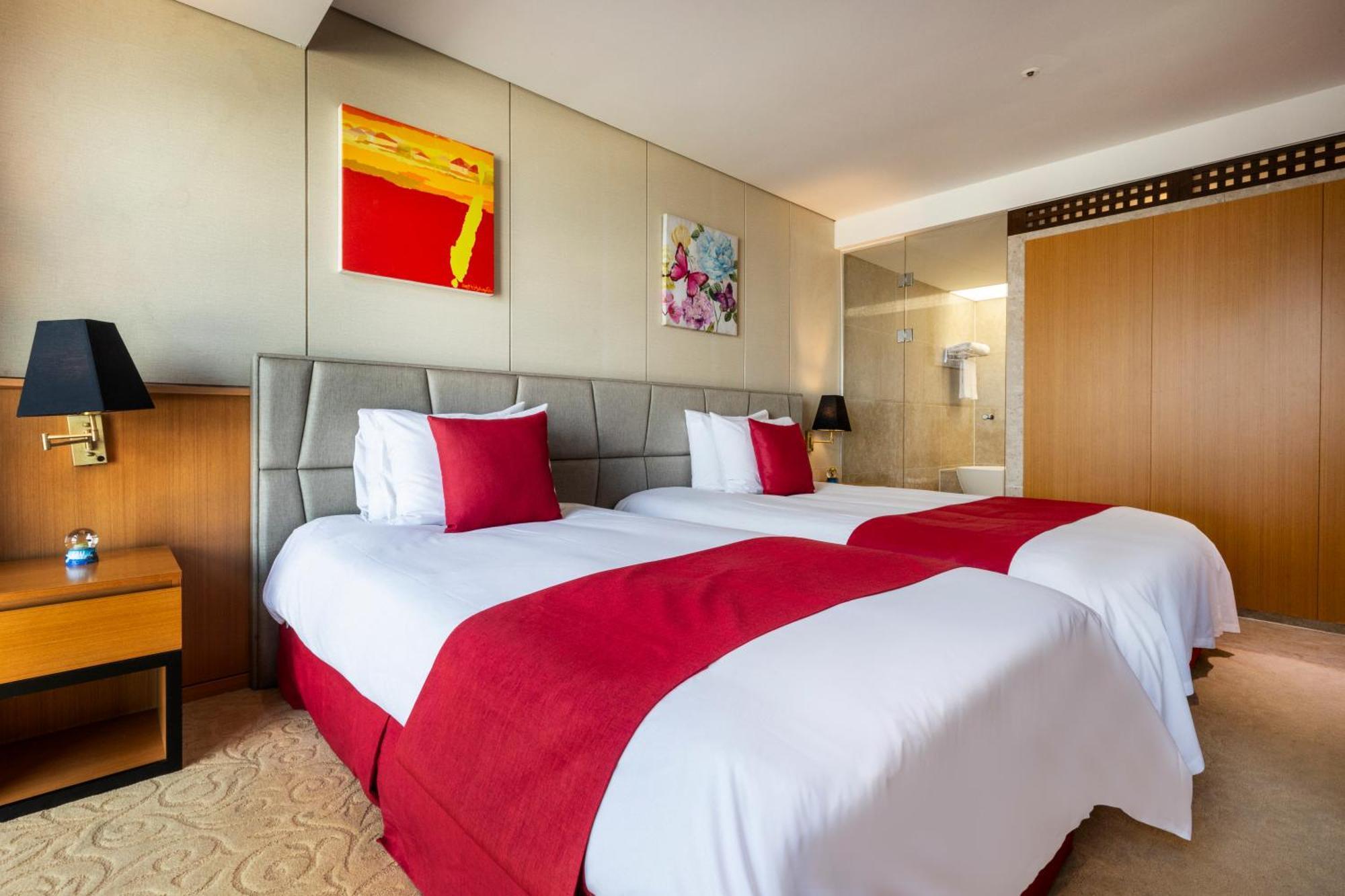 Ramada By Wyndham Jeju Hamdeok Hotel Exterior photo