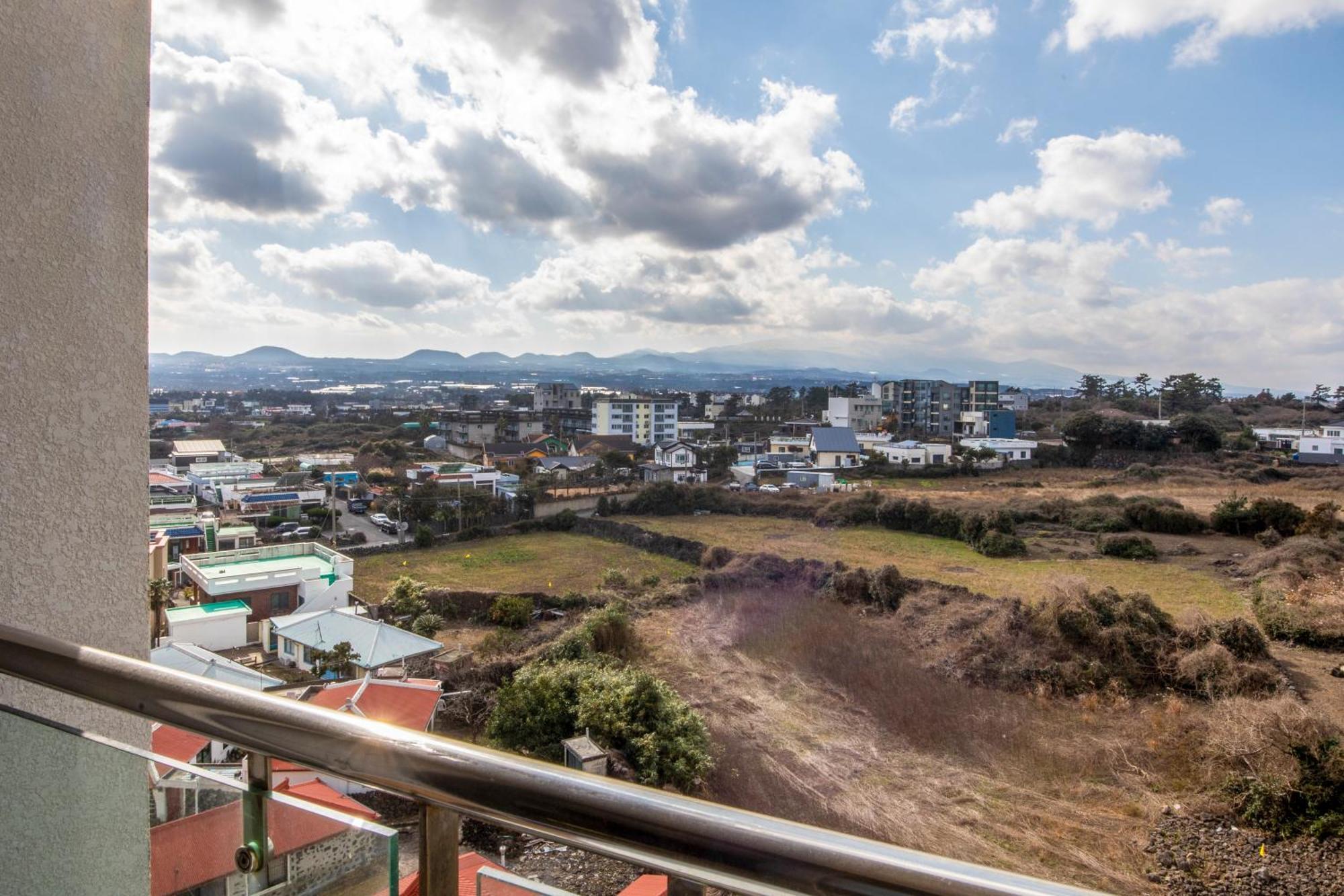Ramada By Wyndham Jeju Hamdeok Hotel Exterior photo