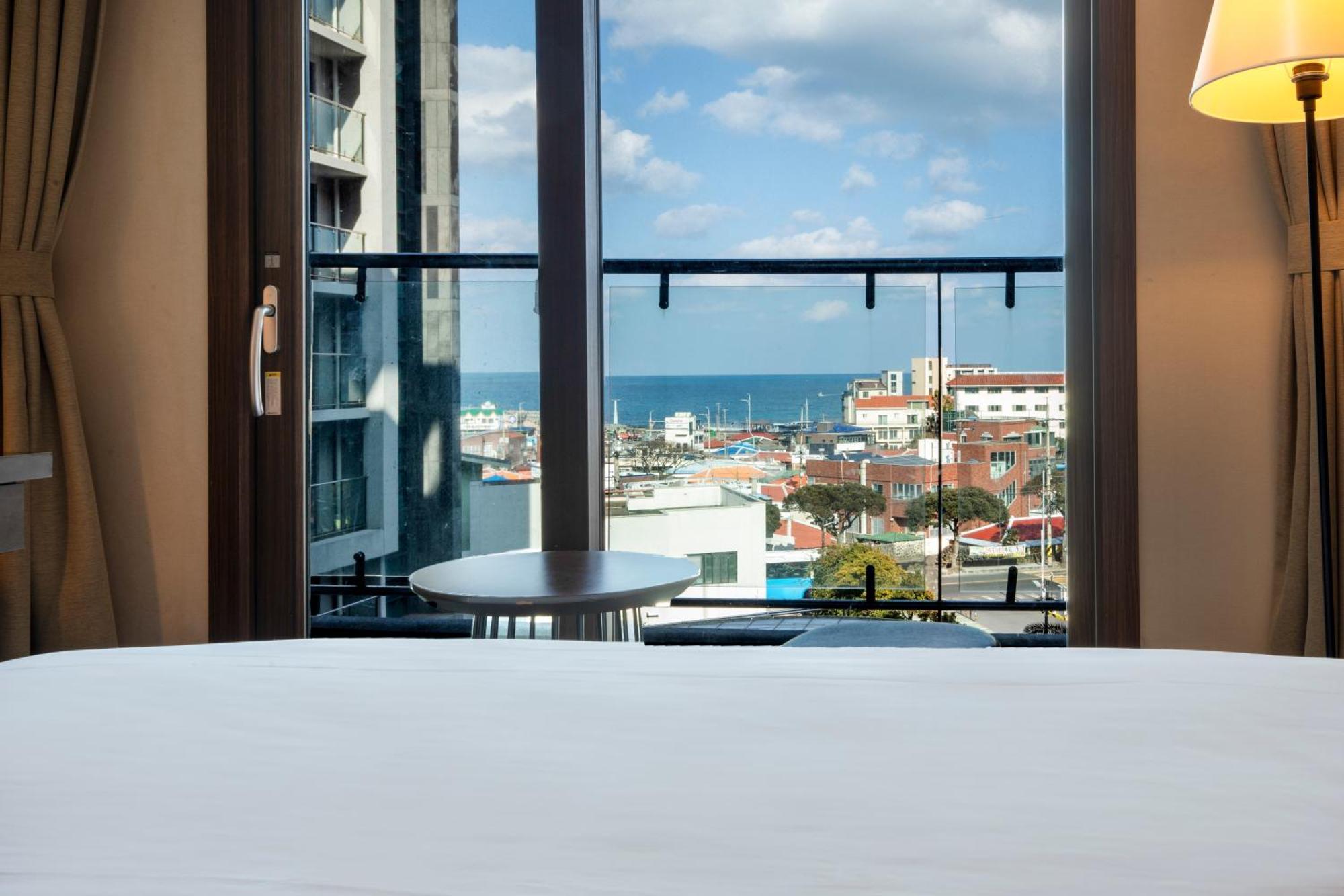 Ramada By Wyndham Jeju Hamdeok Hotel Exterior photo