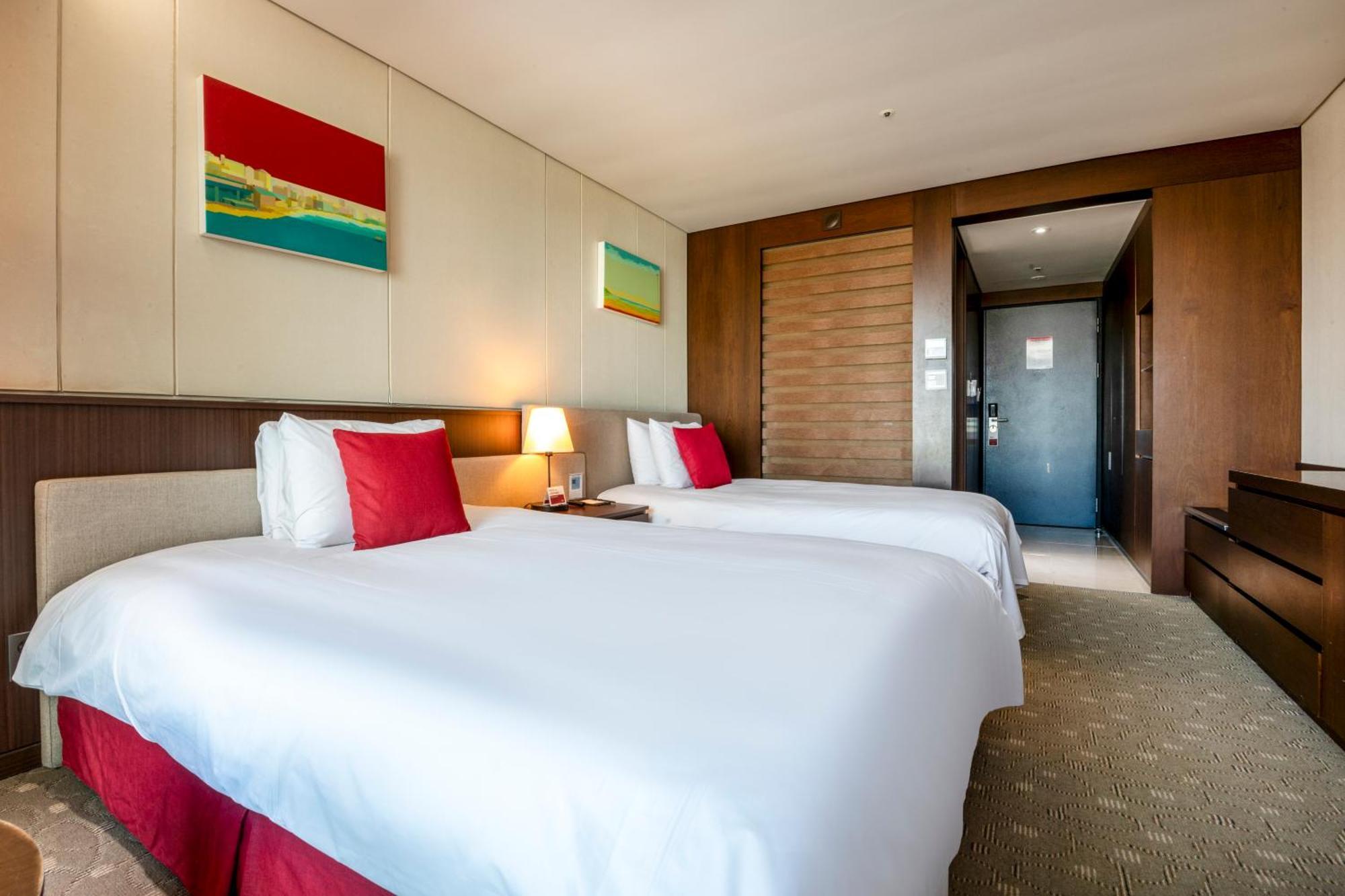 Ramada By Wyndham Jeju Hamdeok Hotel Exterior photo