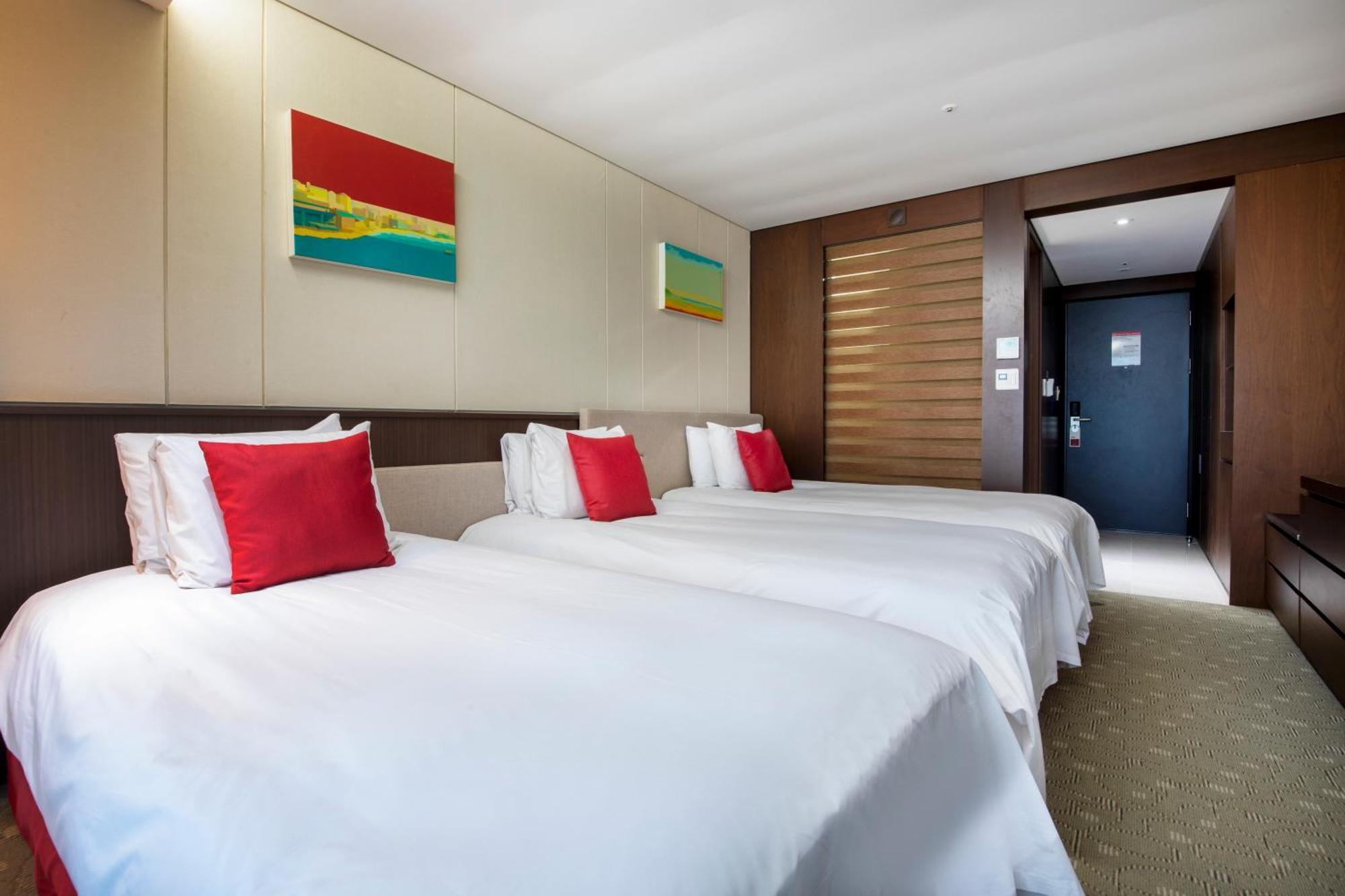 Ramada By Wyndham Jeju Hamdeok Hotel Exterior photo
